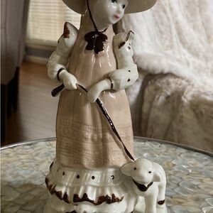 Vintage Porcelain Figurine Bellmawr Taiwan musical
